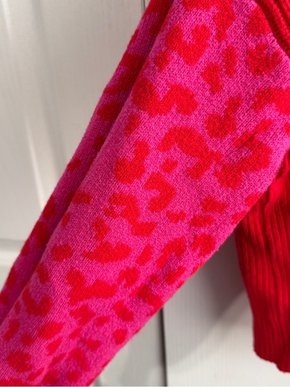 Mi Ami pink red v‎ neck sweater size medium - Picture 2 of 5